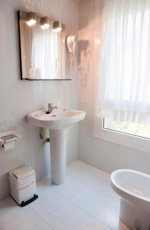 Hotel Txaraka Bermeo Phòng bức ảnh